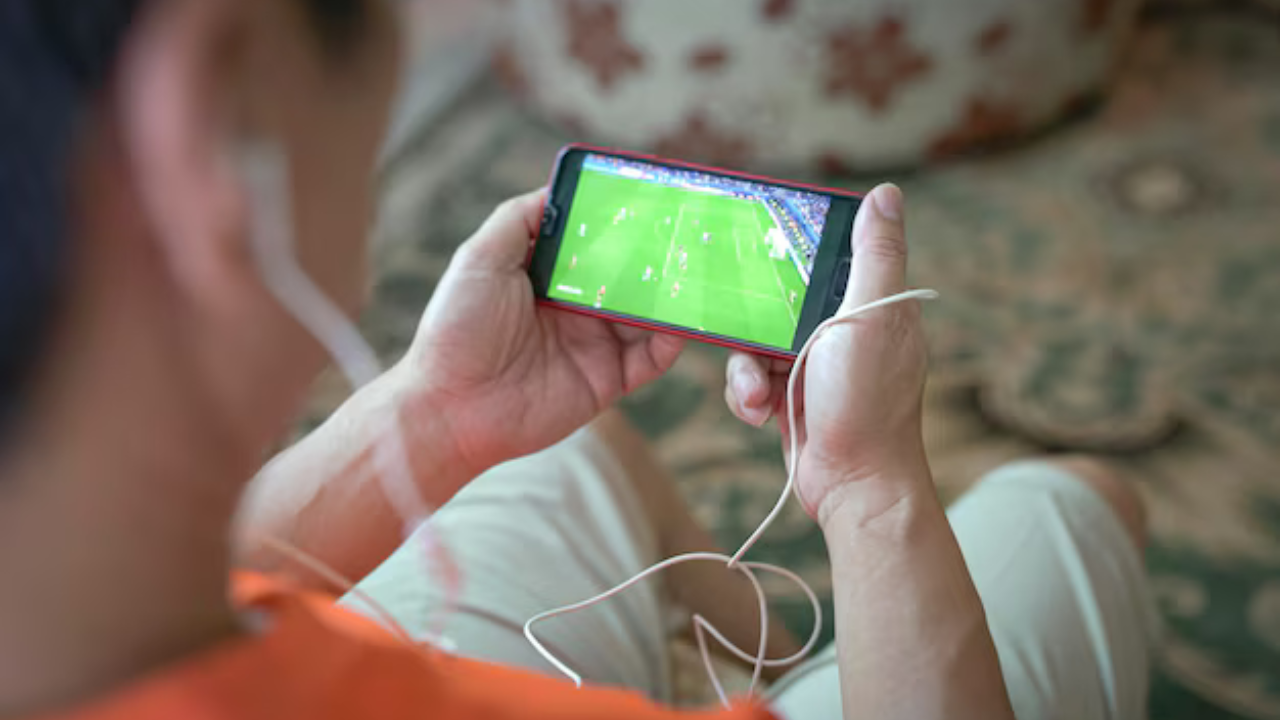Sports fans streaming live events on mobile devices