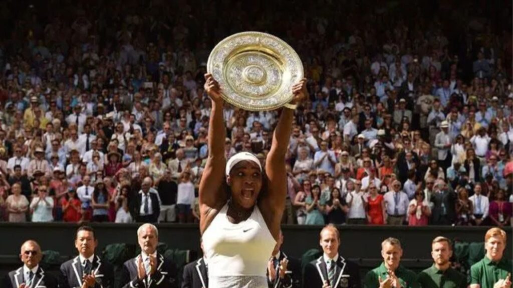 Serena Williams holding Wimbledon trophy, 2015